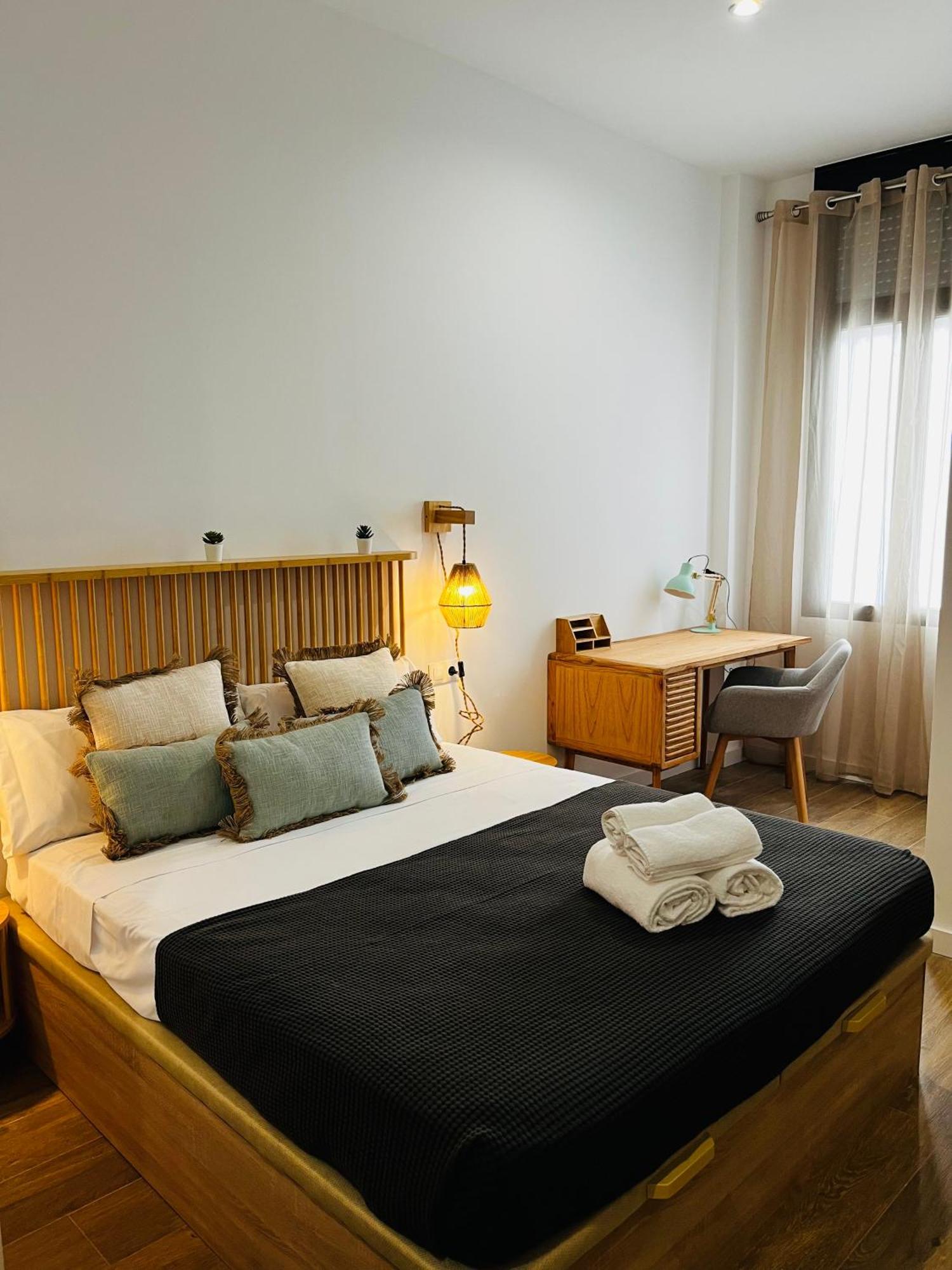 Travel Habitat Mediterranean Suites Valencia Eksteriør bilde